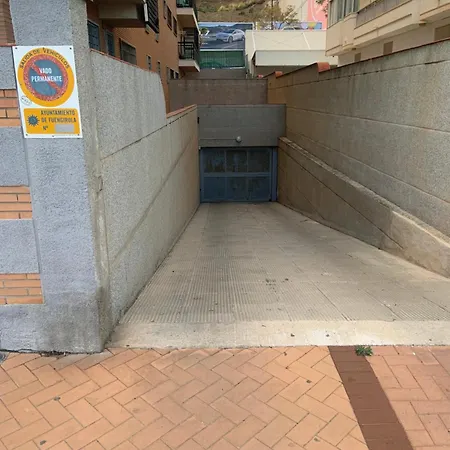 Carvajal 50 M Playa 푸엔히롤라